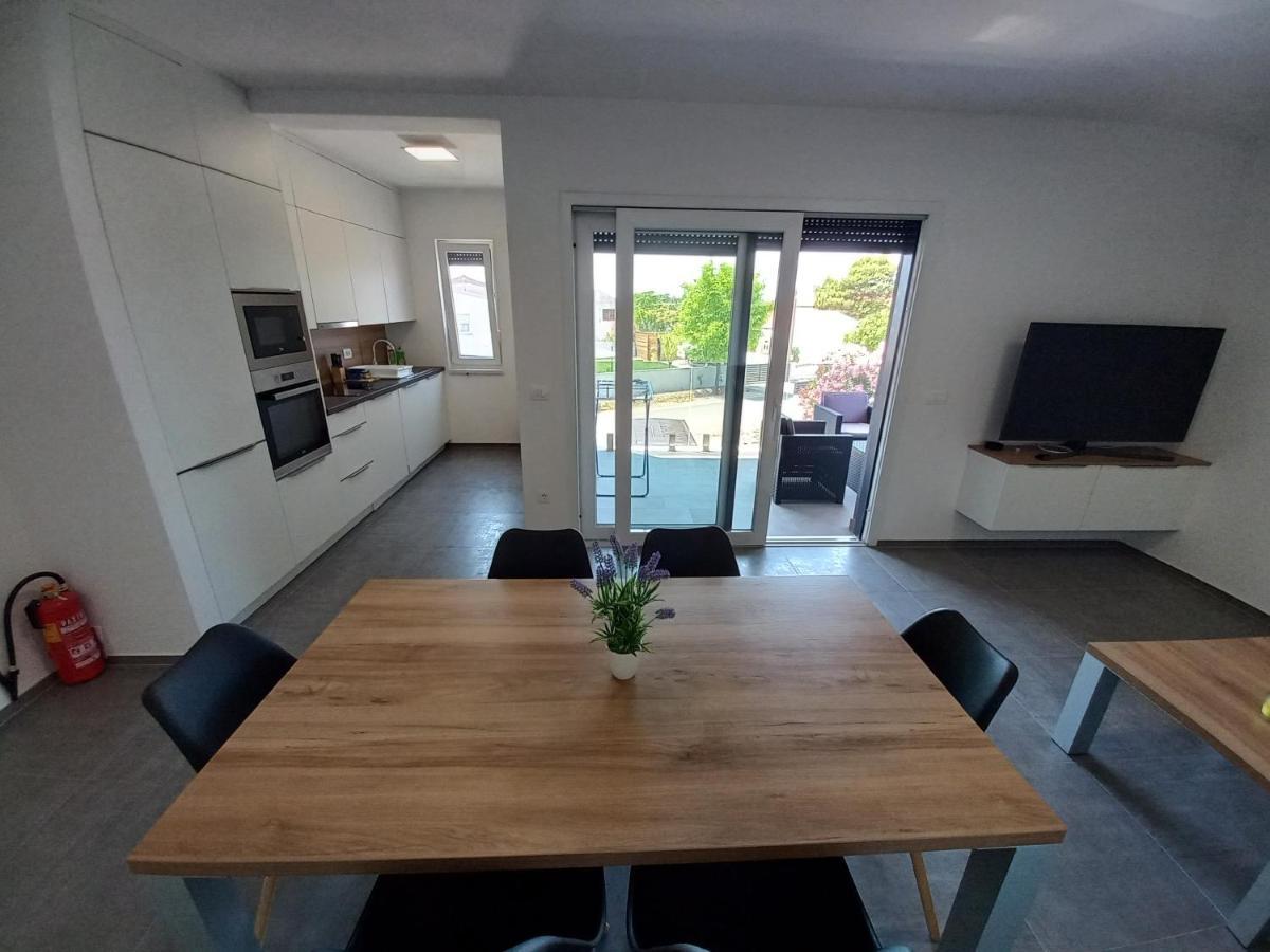 Apartment Martina Vir Exteriör bild