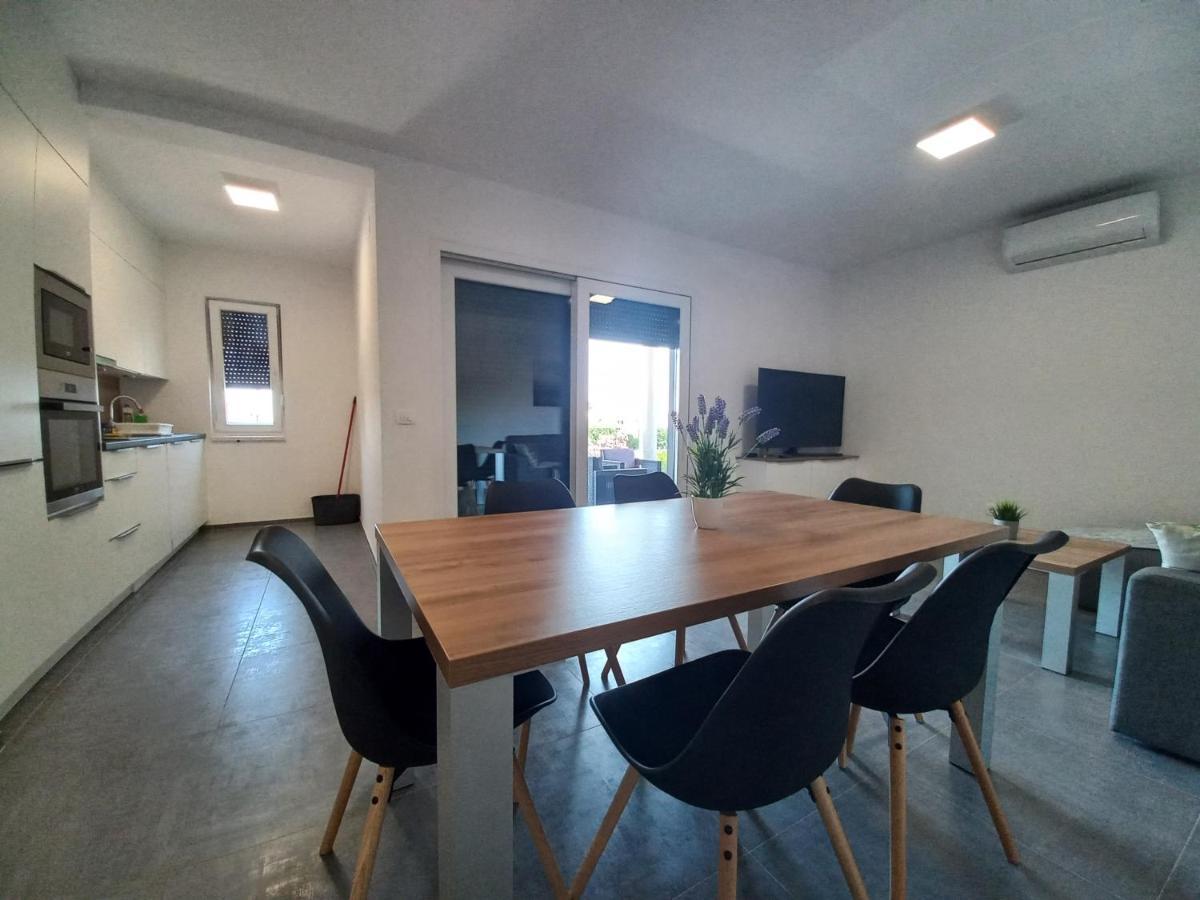 Apartment Martina Vir Exteriör bild