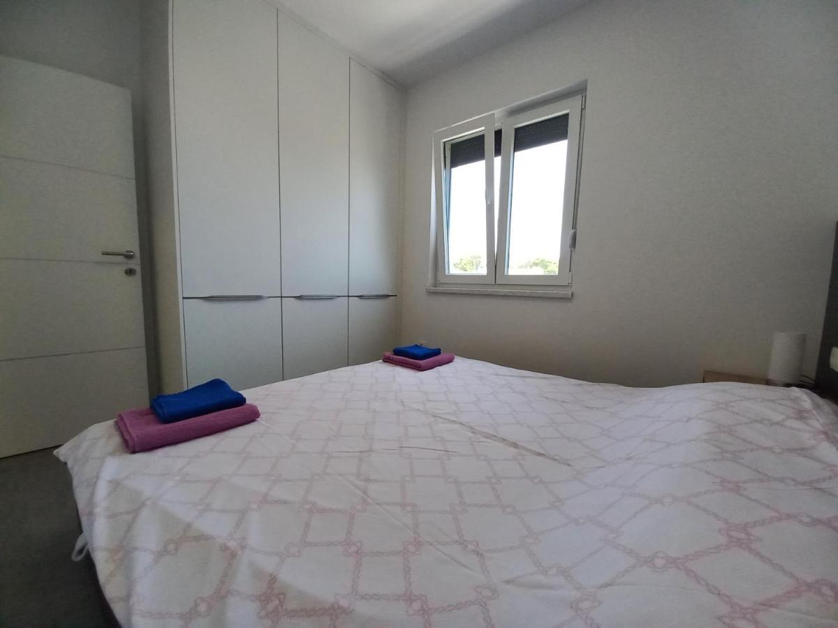 Apartment Martina Vir Exteriör bild