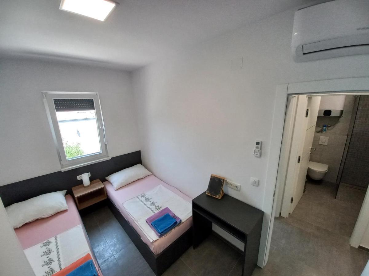 Apartment Martina Vir Exteriör bild