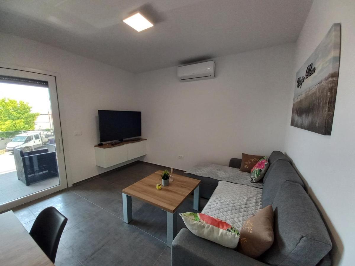 Apartment Martina Vir Exteriör bild