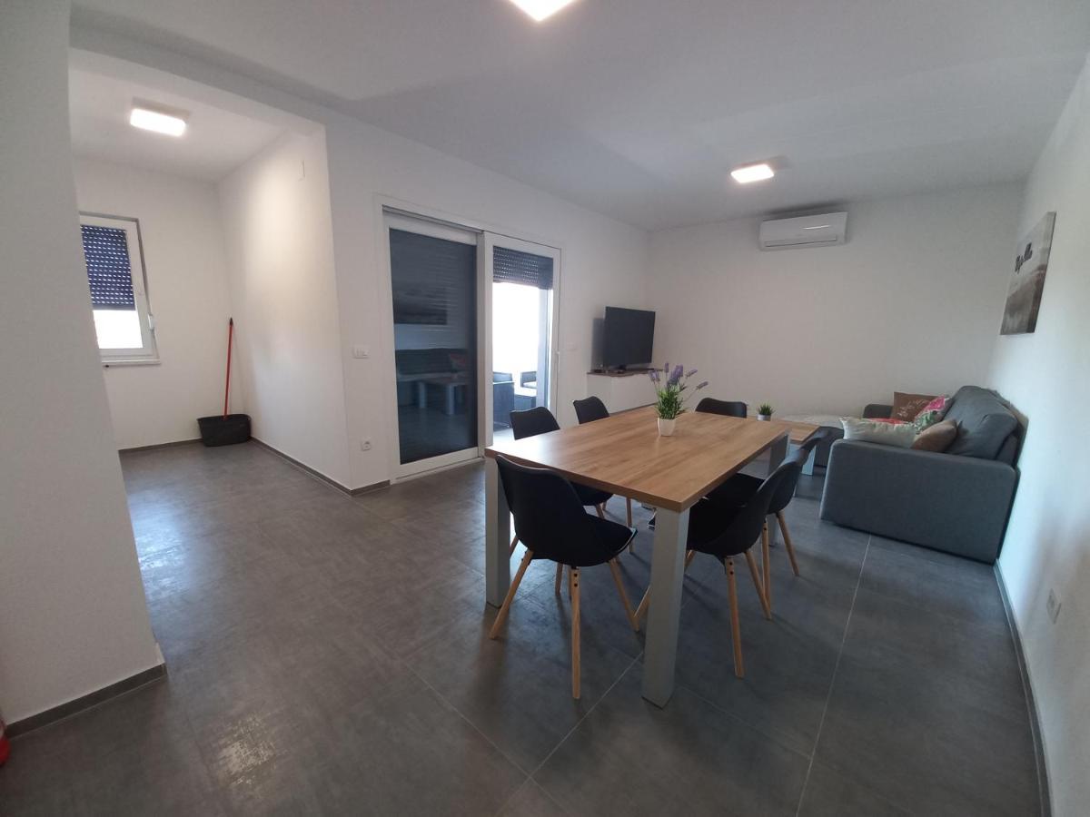 Apartment Martina Vir Exteriör bild