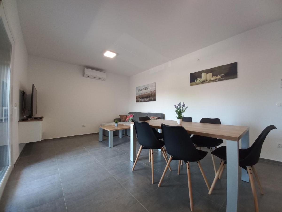 Apartment Martina Vir Exteriör bild